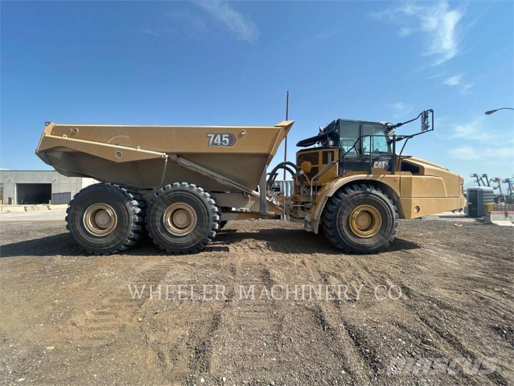 CAT 745 TG アーティキュレート式ダンプトラック