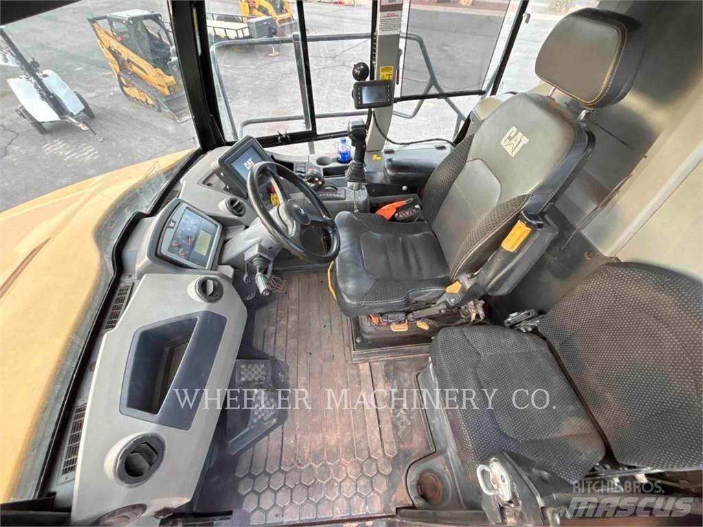 CAT 745 W/PAN アーティキュレート式ダンプトラック