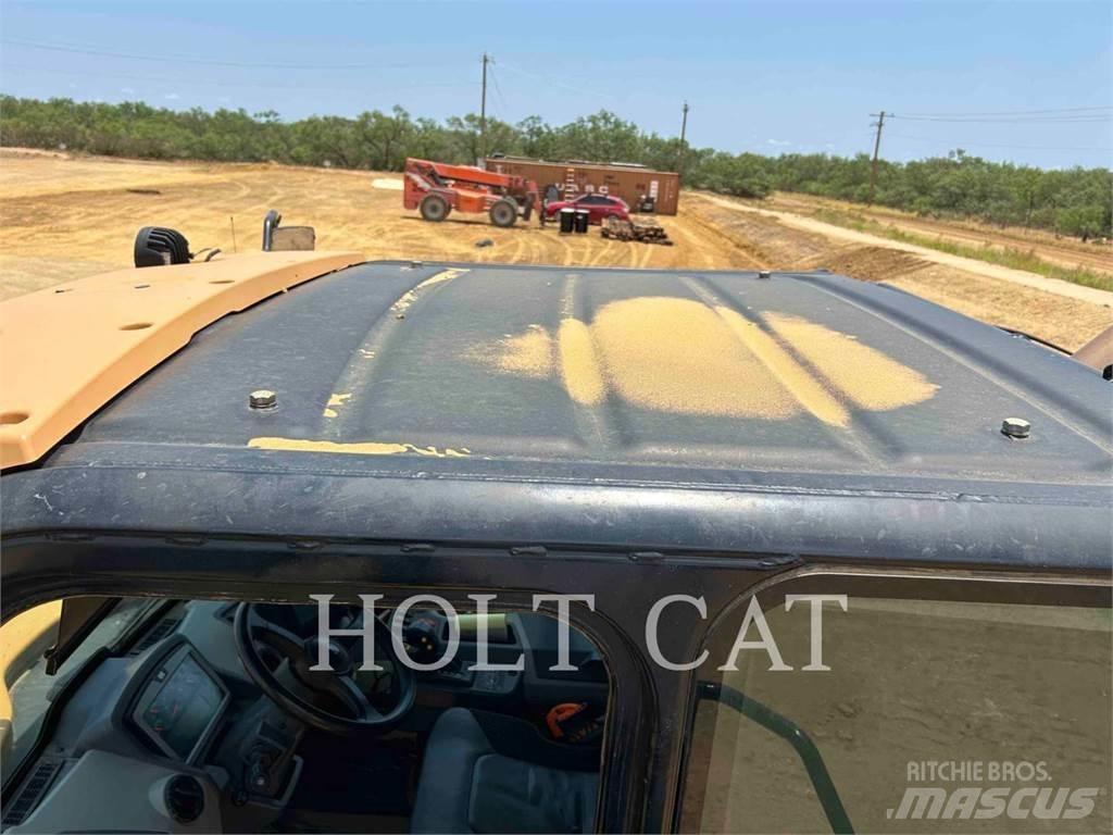 CAT 74504 アーティキュレート式ダンプトラック
