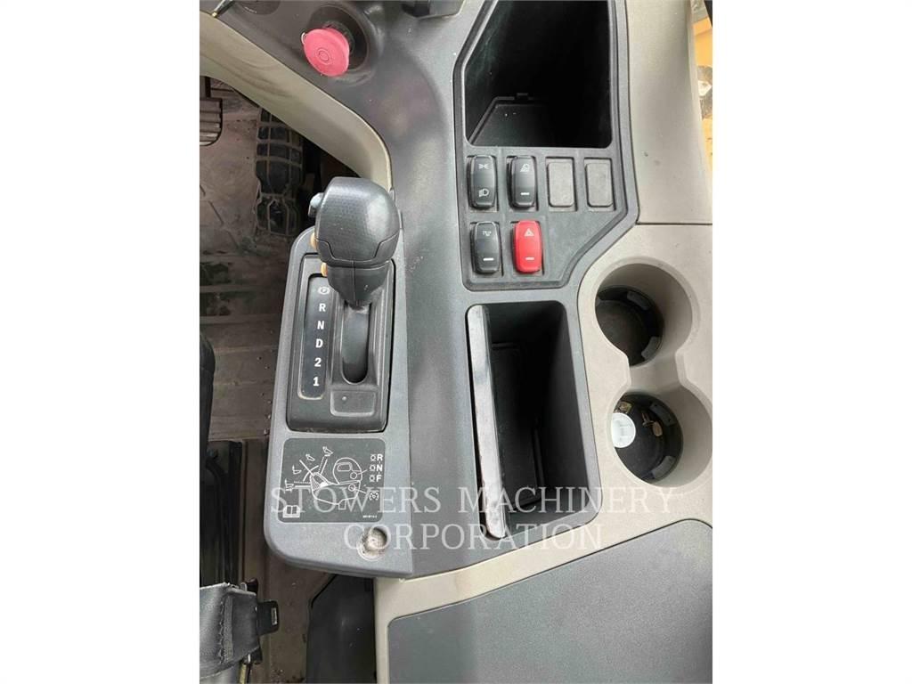 CAT 74504 アーティキュレート式ダンプトラック