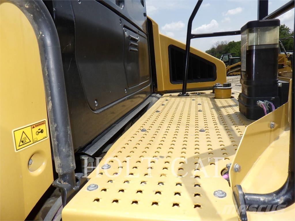 CAT 74504 アーティキュレート式ダンプトラック