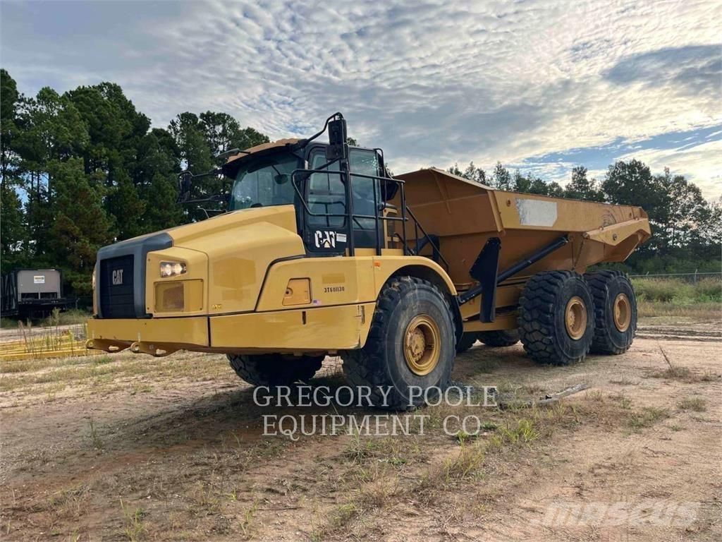 CAT 74504 アーティキュレート式ダンプトラック