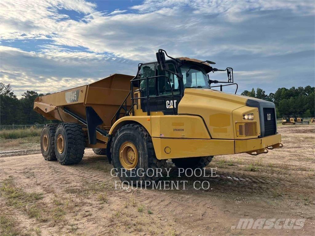 CAT 74504 アーティキュレート式ダンプトラック