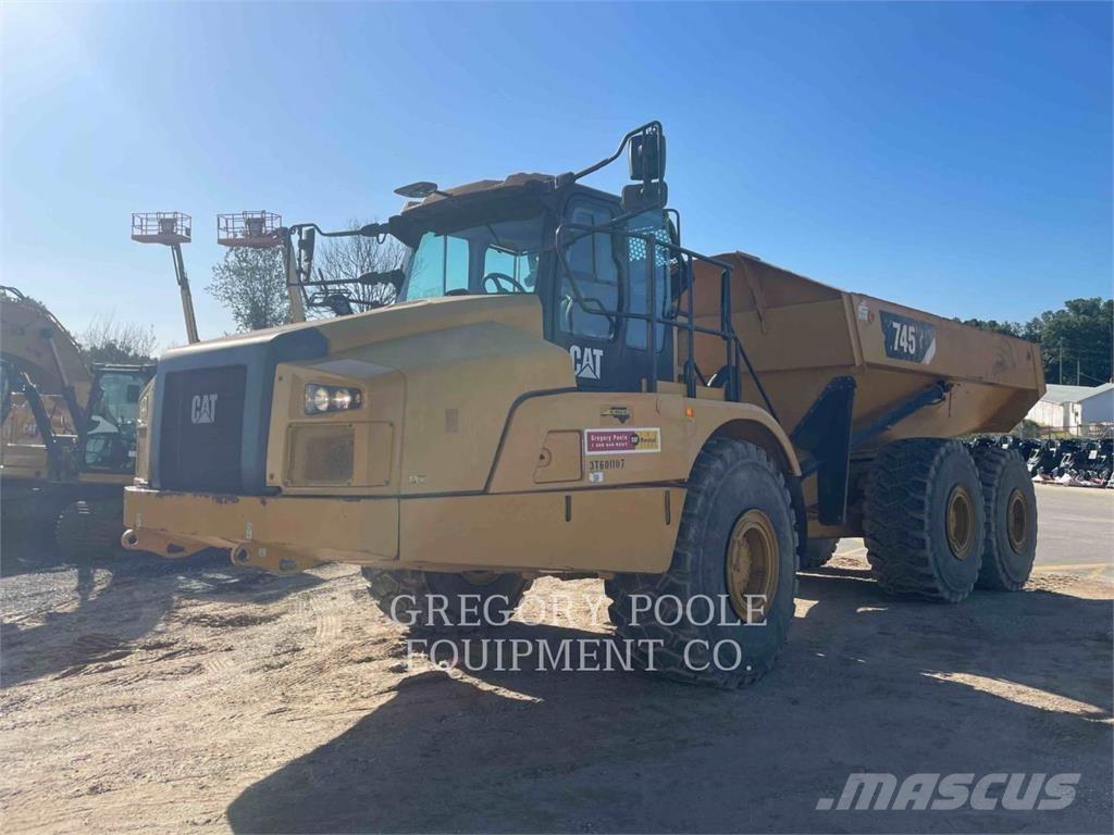 CAT 74504 アーティキュレート式ダンプトラック