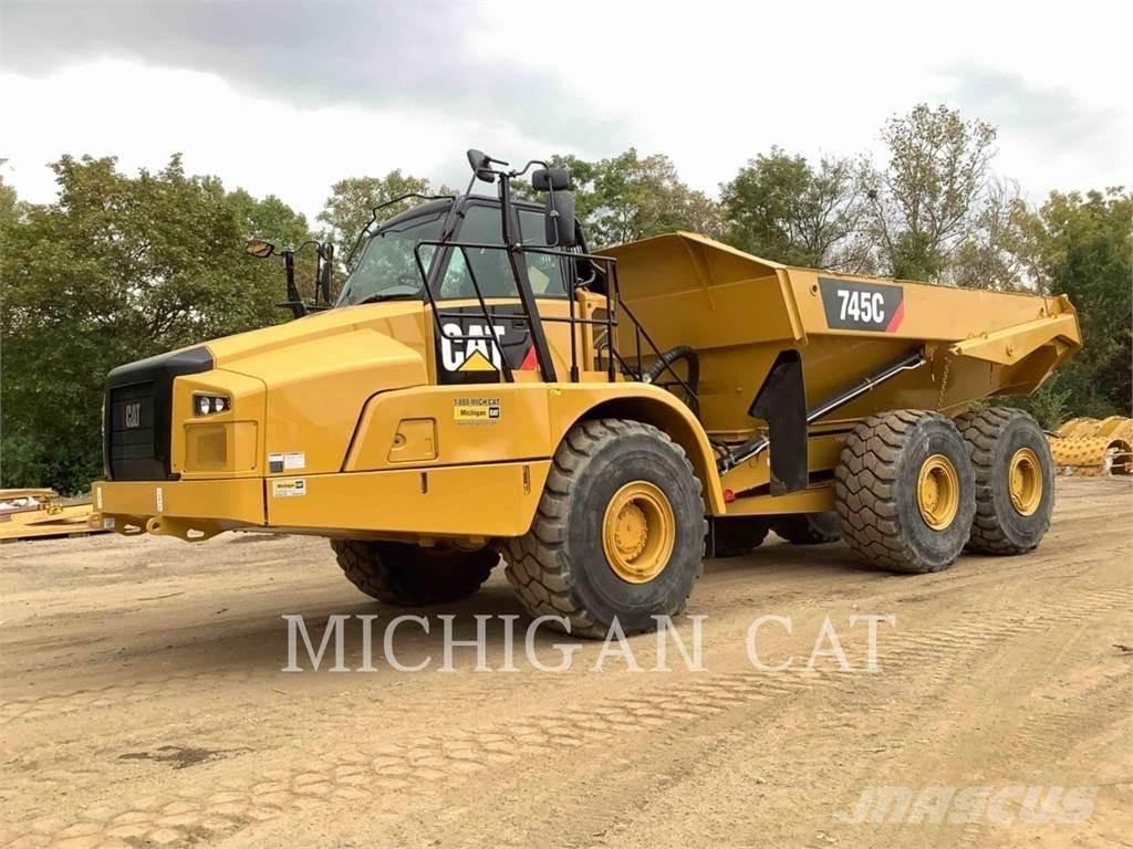 CAT 745C アーティキュレート式ダンプトラック