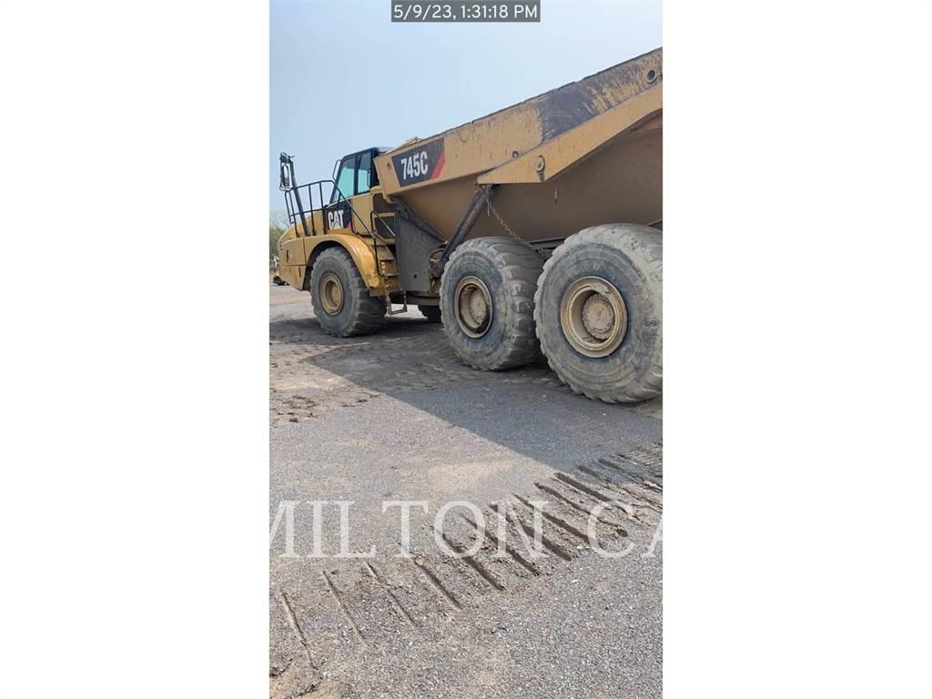 CAT 745C アーティキュレート式ダンプトラック