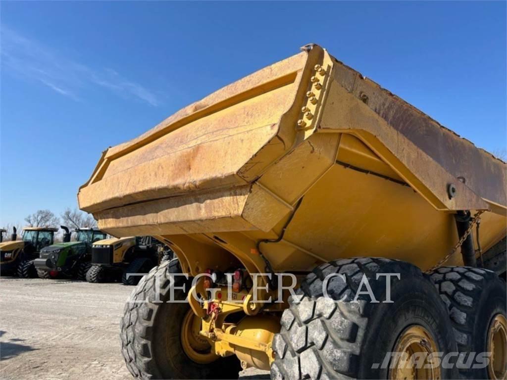 CAT 745C アーティキュレート式ダンプトラック