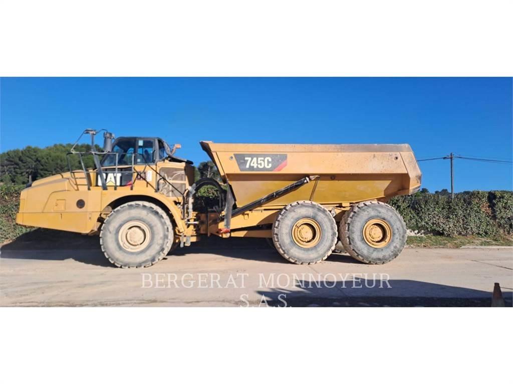 CAT 745C アーティキュレート式ダンプトラック