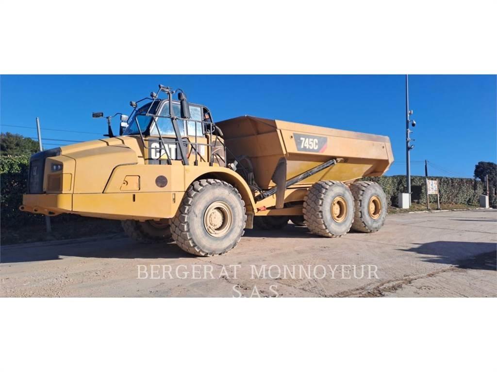CAT 745C アーティキュレート式ダンプトラック