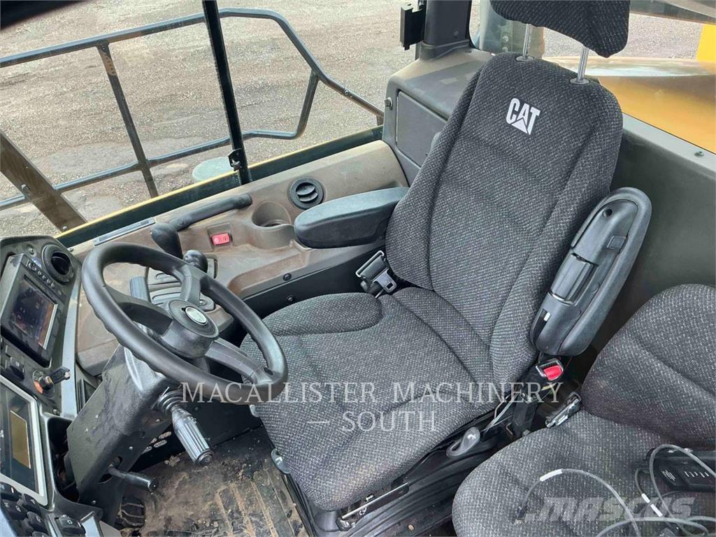 CAT 745C アーティキュレート式ダンプトラック