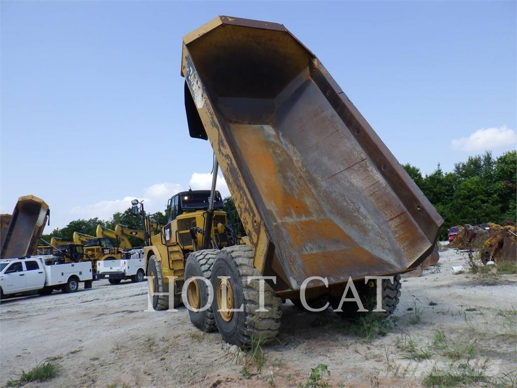 CAT 745C アーティキュレート式ダンプトラック