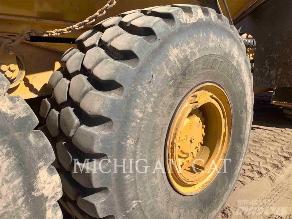 CAT 745C T アーティキュレート式ダンプトラック