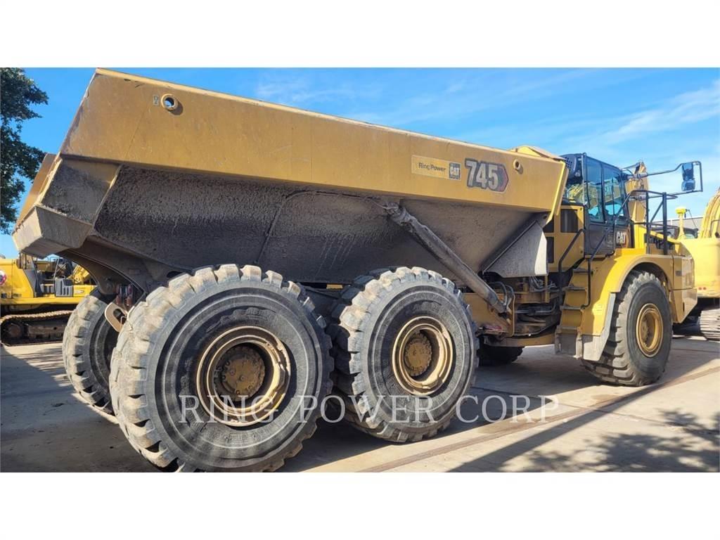 CAT 745TG アーティキュレート式ダンプトラック