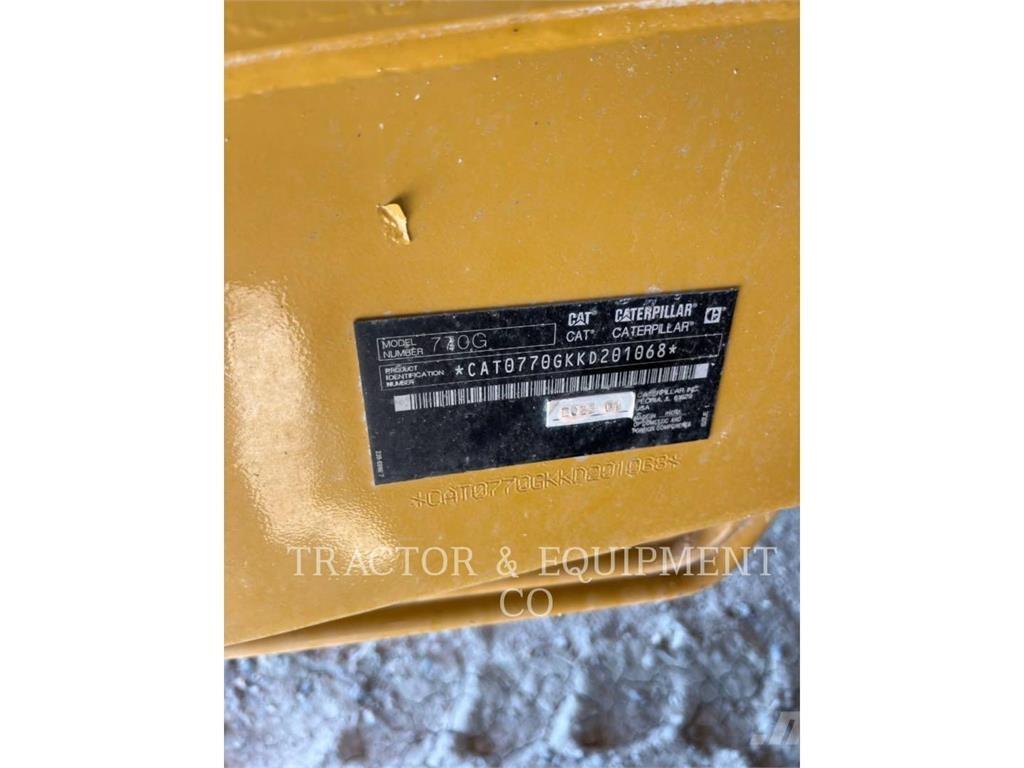 CAT 770G アーティキュレート式ダンプトラック