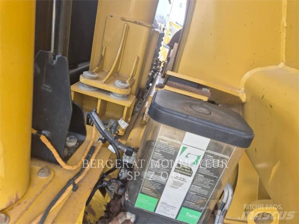 CAT 772G アーティキュレート式ダンプトラック