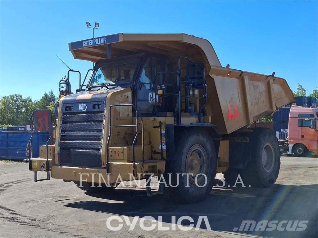 CAT 772G アーティキュレート式ダンプトラック