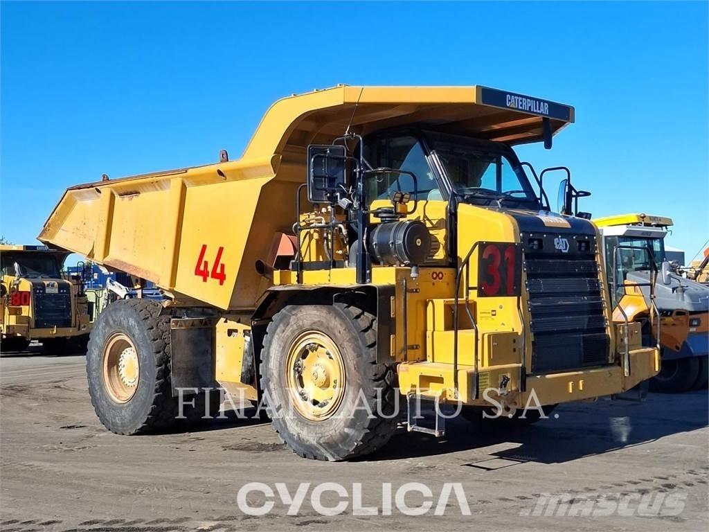 CAT 772G アーティキュレート式ダンプトラック