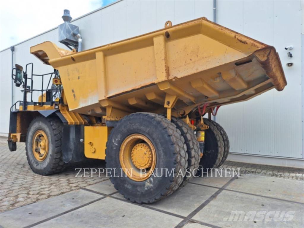CAT 772G アーティキュレート式ダンプトラック
