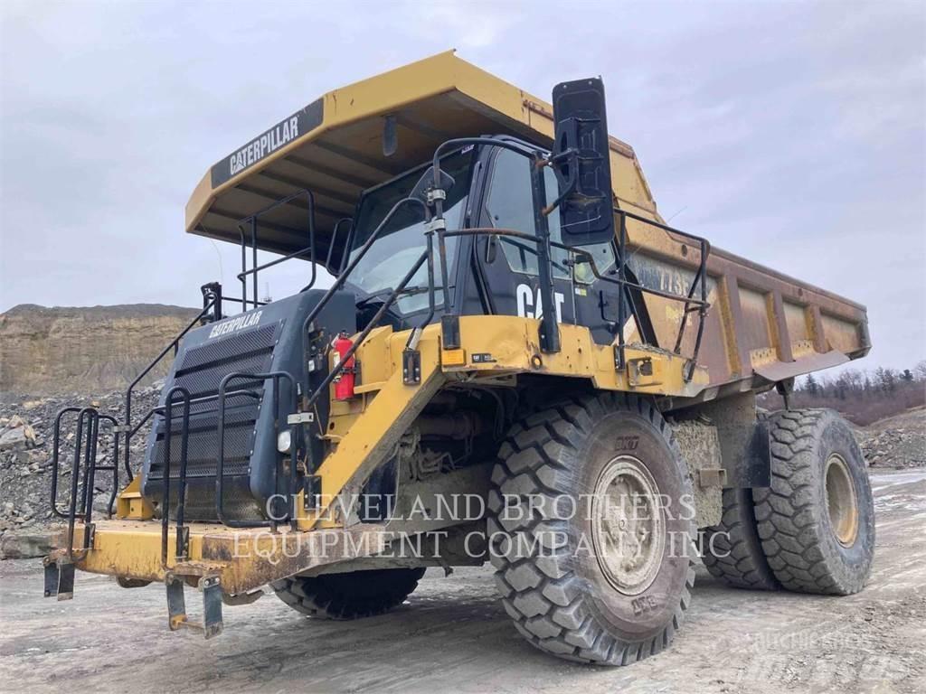 CAT 773F アーティキュレート式ダンプトラック