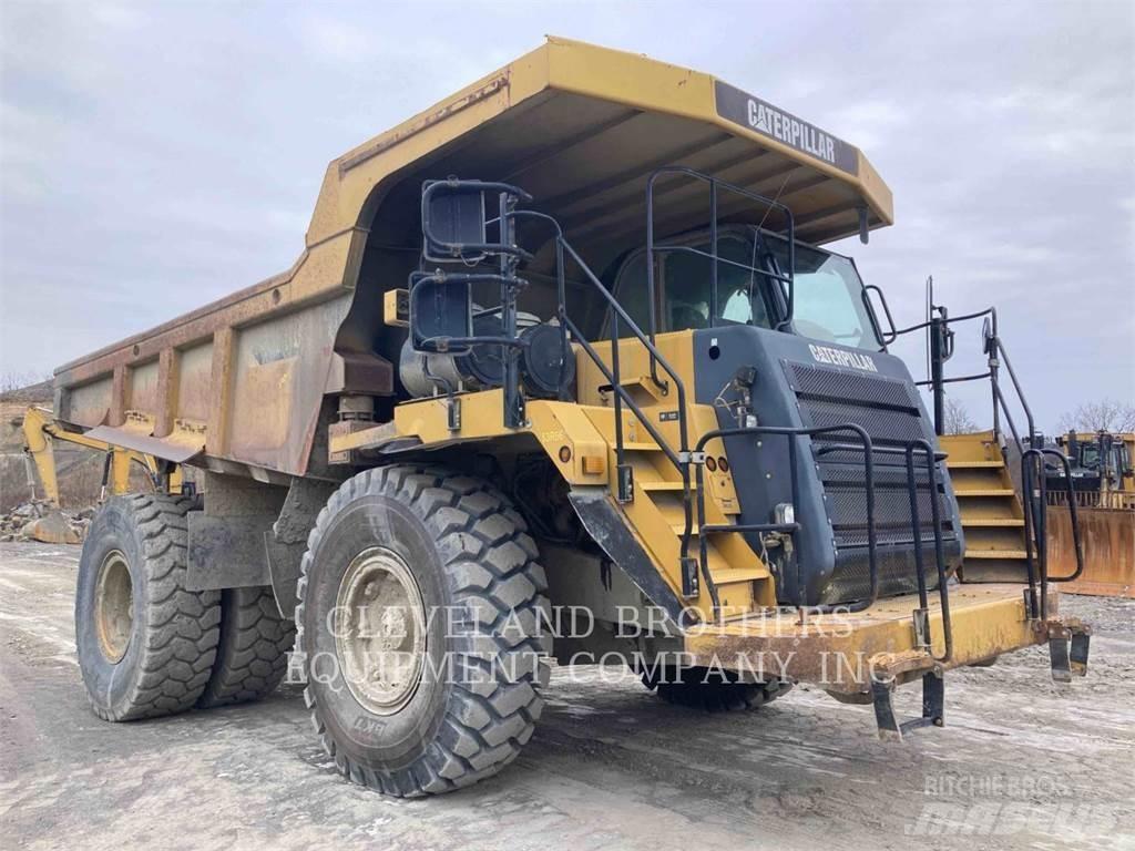 CAT 773F アーティキュレート式ダンプトラック