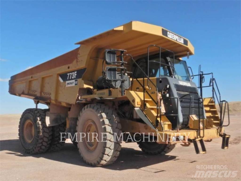 CAT 773F アーティキュレート式ダンプトラック