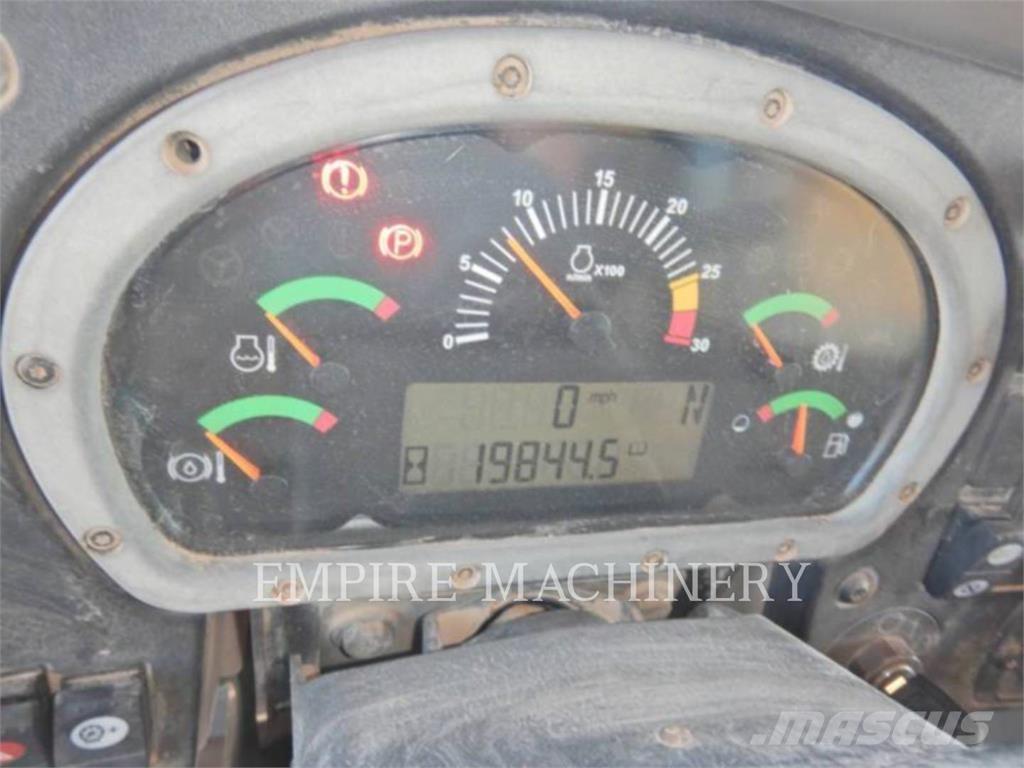 CAT 773F アーティキュレート式ダンプトラック