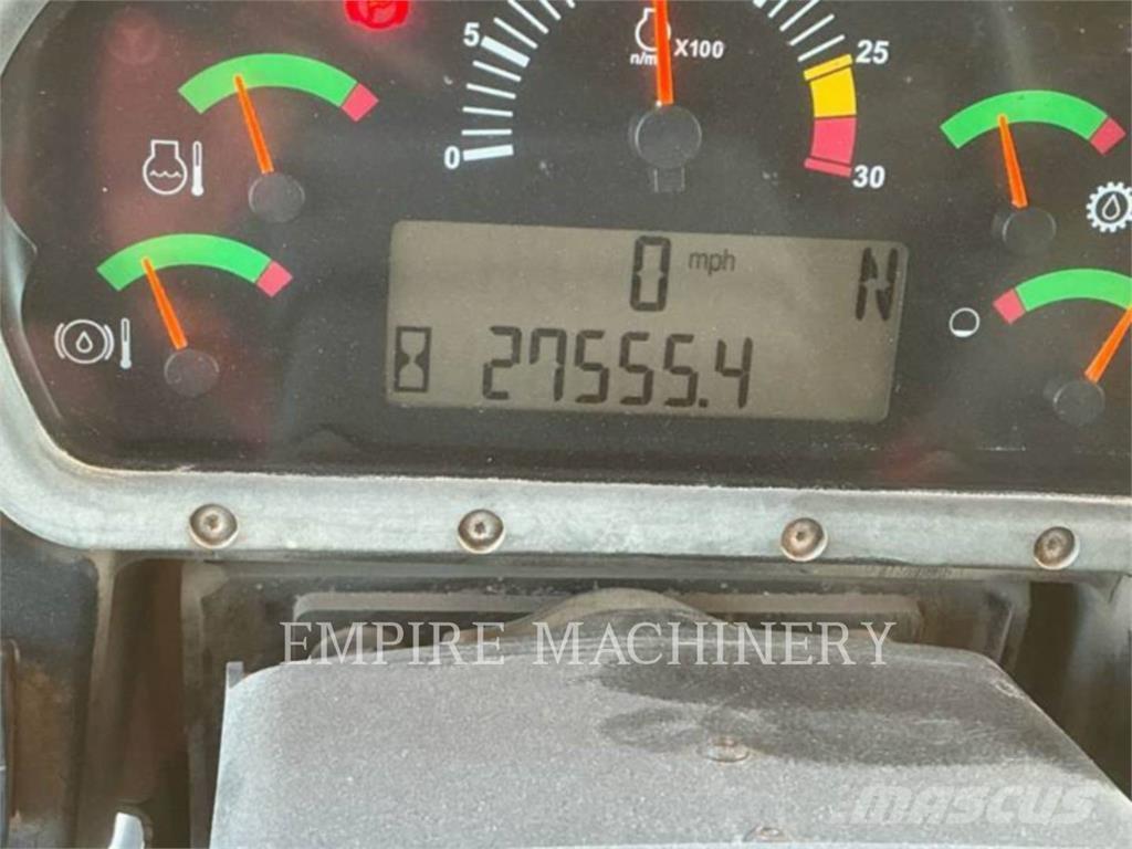 CAT 773F アーティキュレート式ダンプトラック