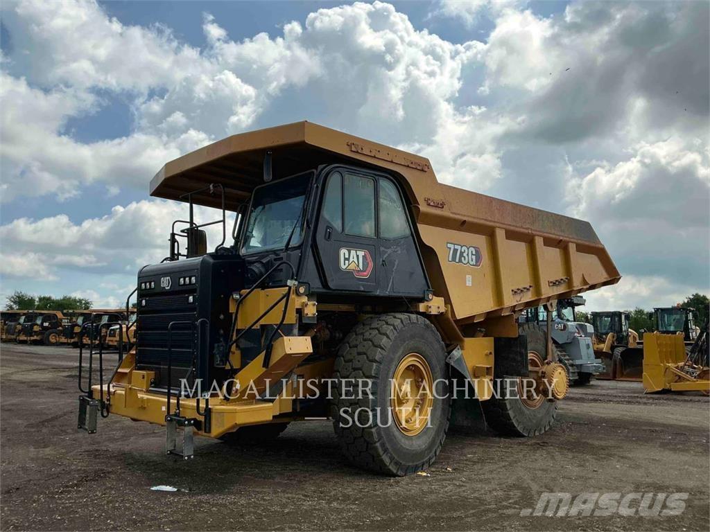 CAT 773G アーティキュレート式ダンプトラック