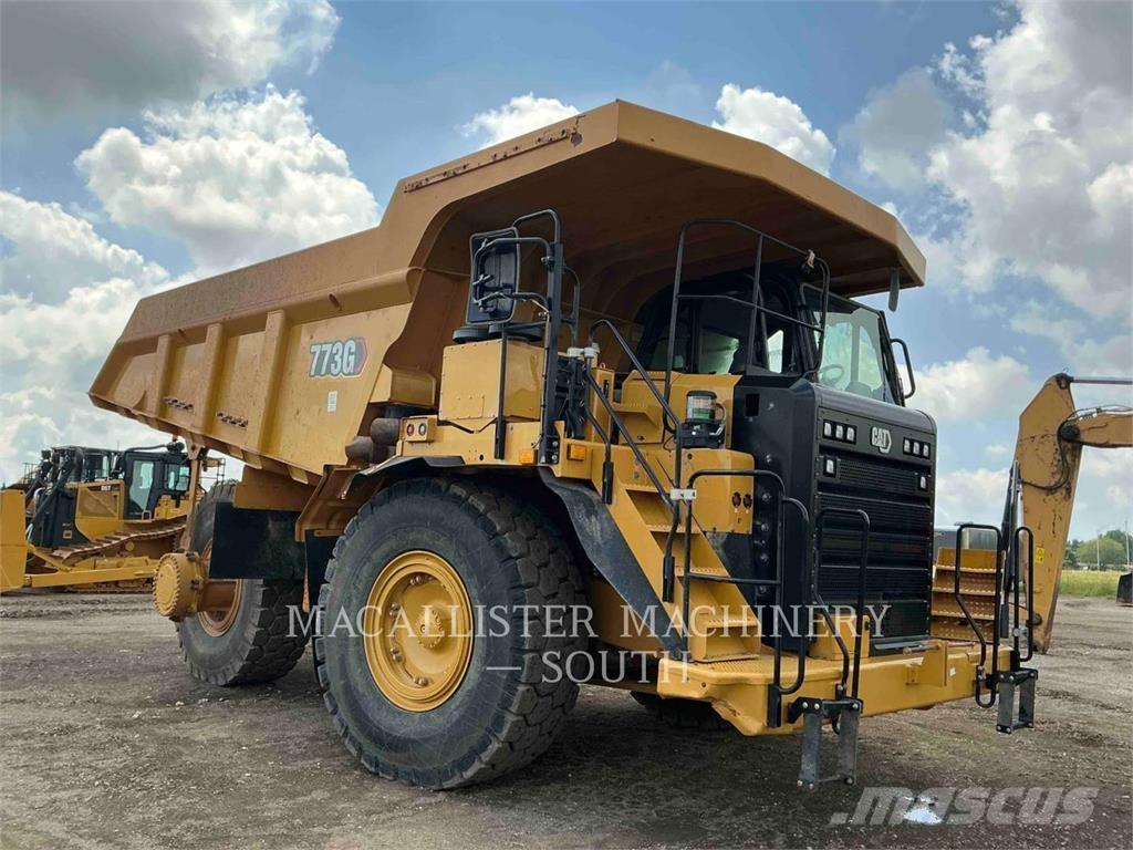 CAT 773G アーティキュレート式ダンプトラック