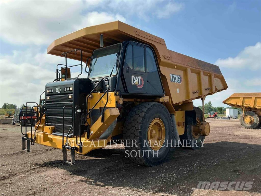 CAT 773G アーティキュレート式ダンプトラック
