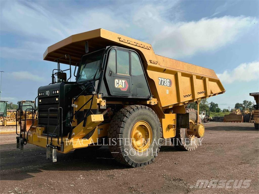 CAT 773G アーティキュレート式ダンプトラック
