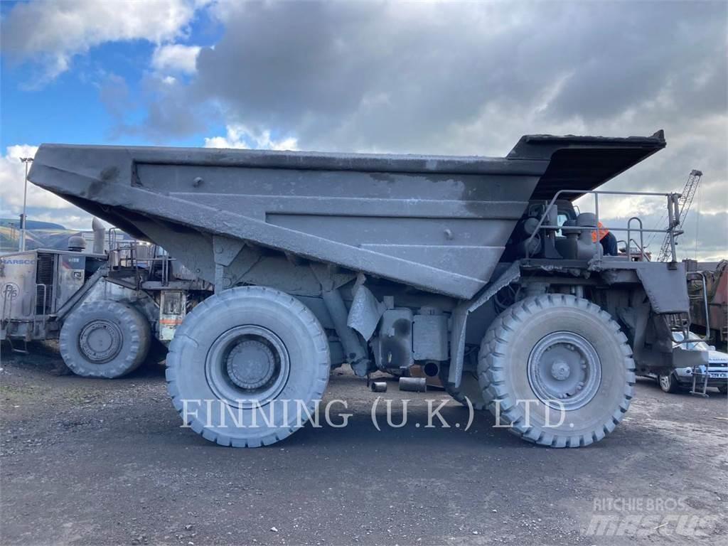CAT 775D アーティキュレート式ダンプトラック