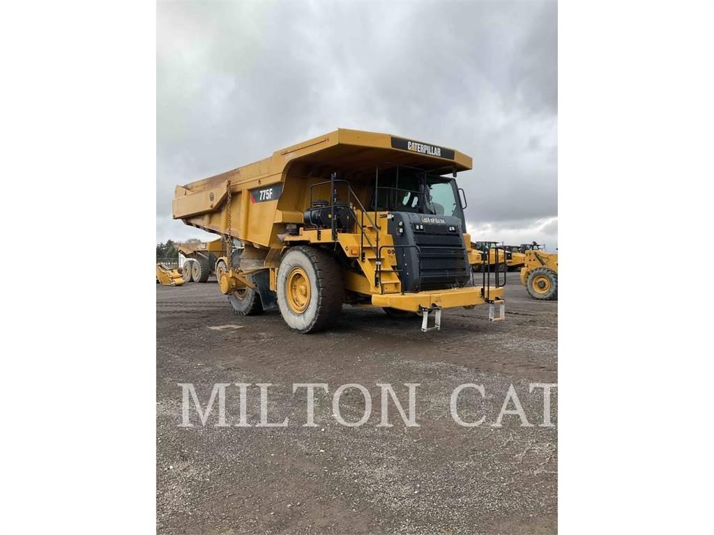 CAT 775F アーティキュレート式ダンプトラック