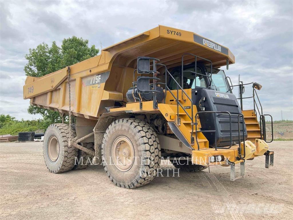CAT 775F アーティキュレート式ダンプトラック