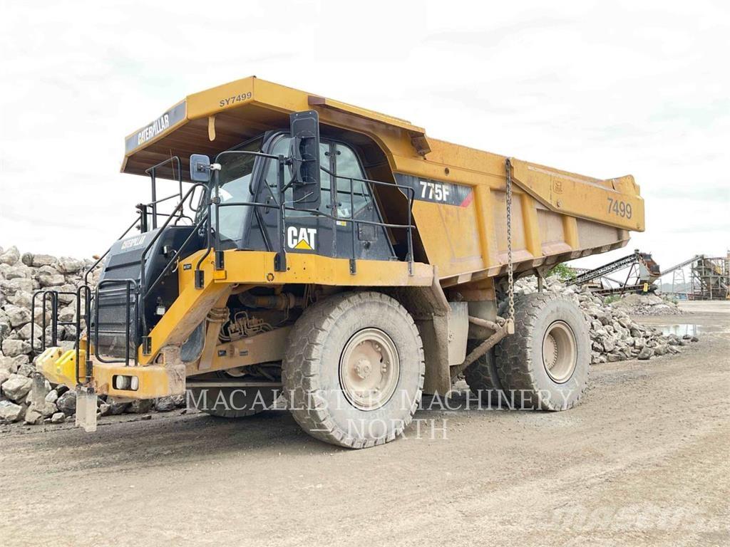 CAT 775F アーティキュレート式ダンプトラック