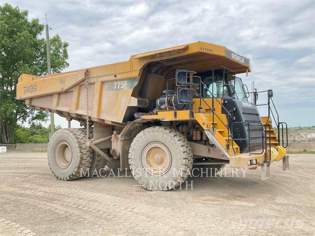 CAT 775F アーティキュレート式ダンプトラック