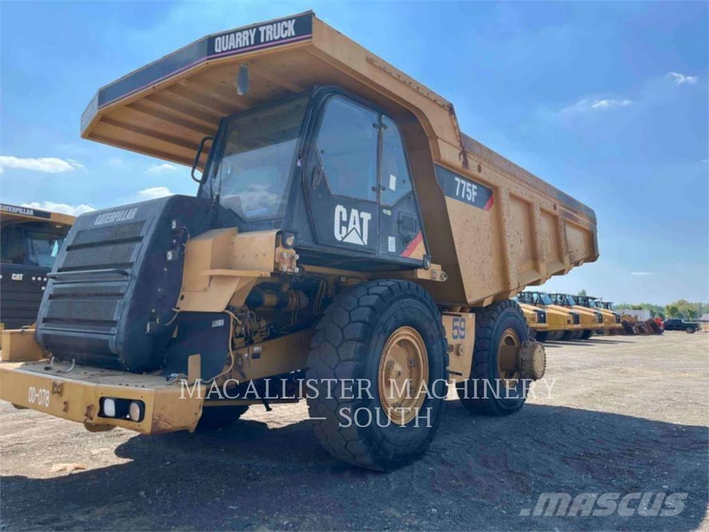 CAT 775F アーティキュレート式ダンプトラック