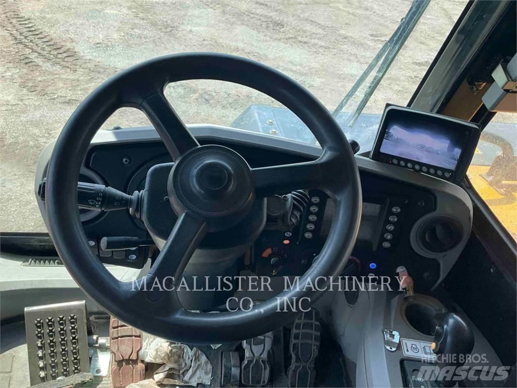 CAT 775G アーティキュレート式ダンプトラック