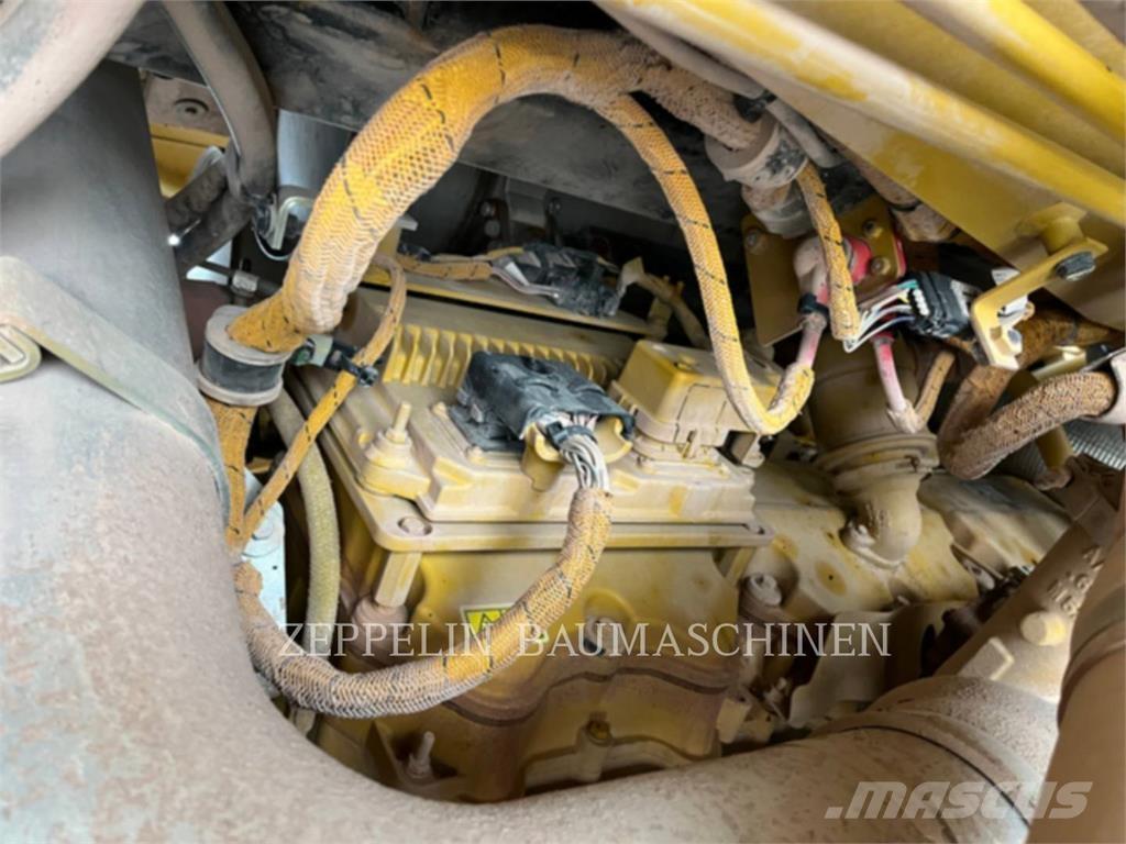 CAT 775G アーティキュレート式ダンプトラック