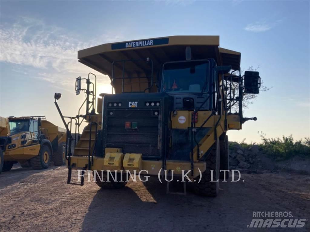 CAT 775G アーティキュレート式ダンプトラック