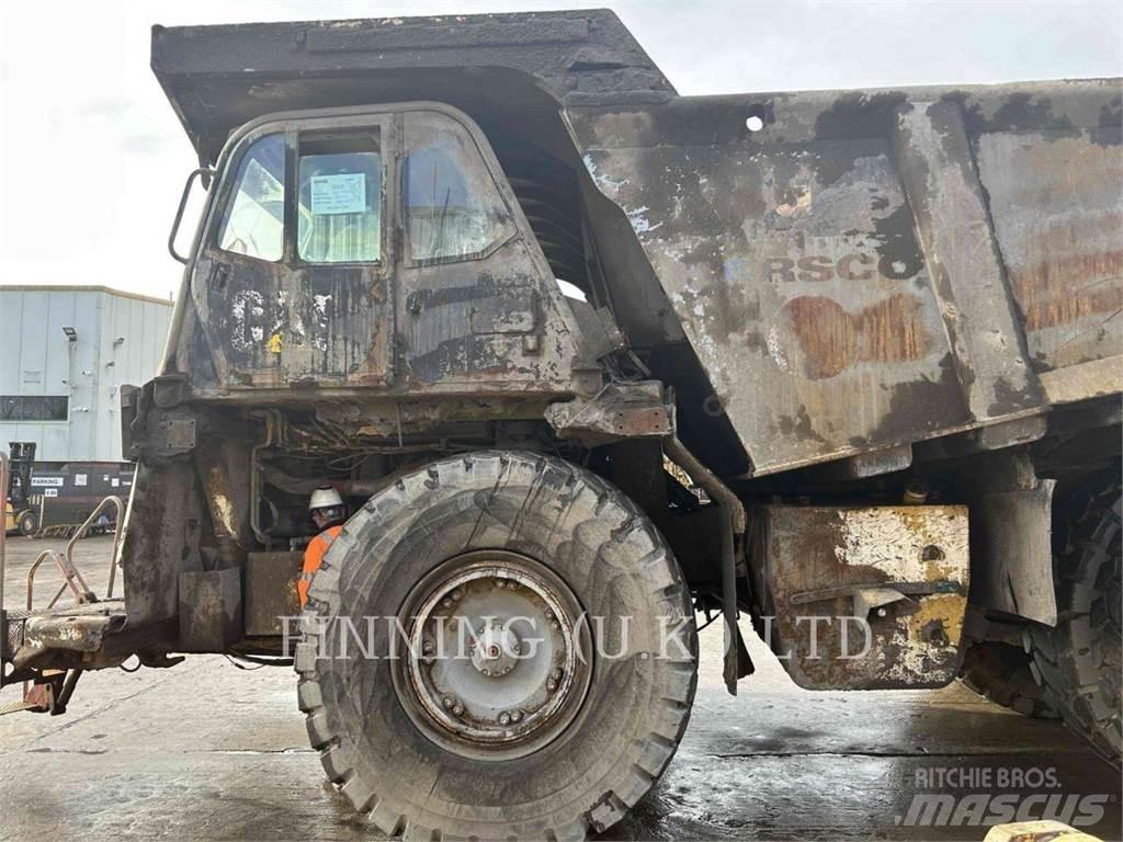 CAT 775G アーティキュレート式ダンプトラック