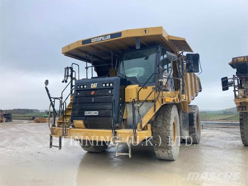 CAT 775G アーティキュレート式ダンプトラック
