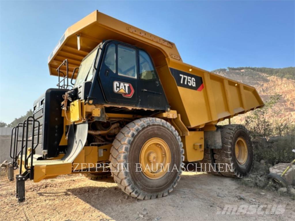 CAT 775G アーティキュレート式ダンプトラック