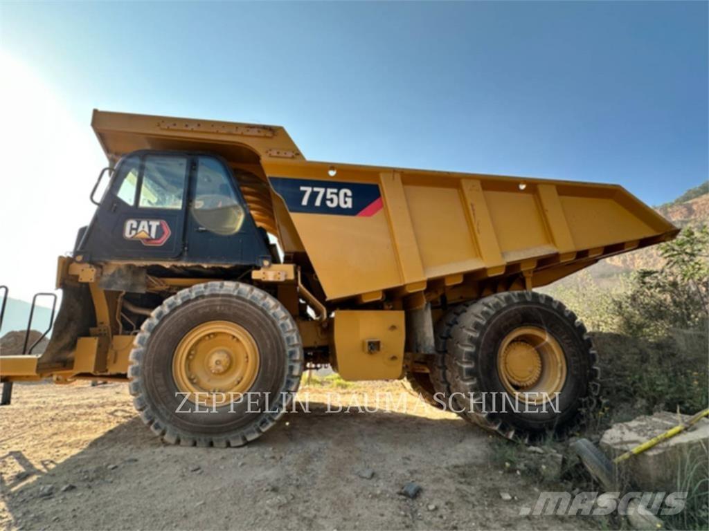 CAT 775G アーティキュレート式ダンプトラック
