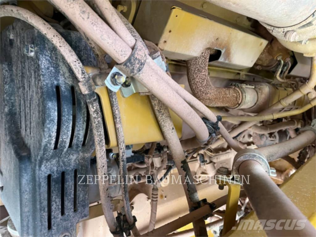 CAT 775G アーティキュレート式ダンプトラック