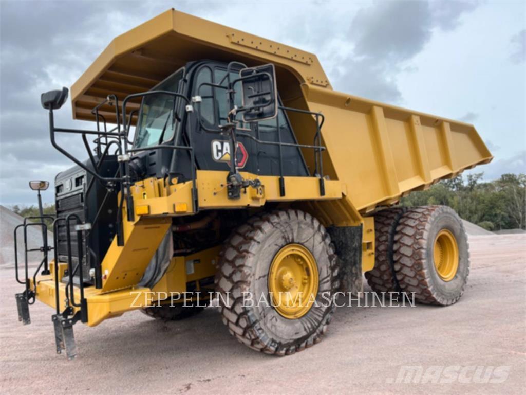 CAT 775G アーティキュレート式ダンプトラック