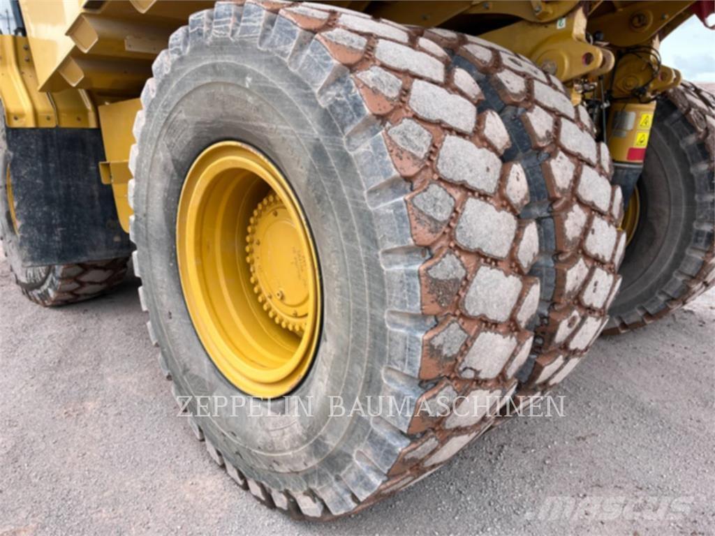 CAT 775G アーティキュレート式ダンプトラック