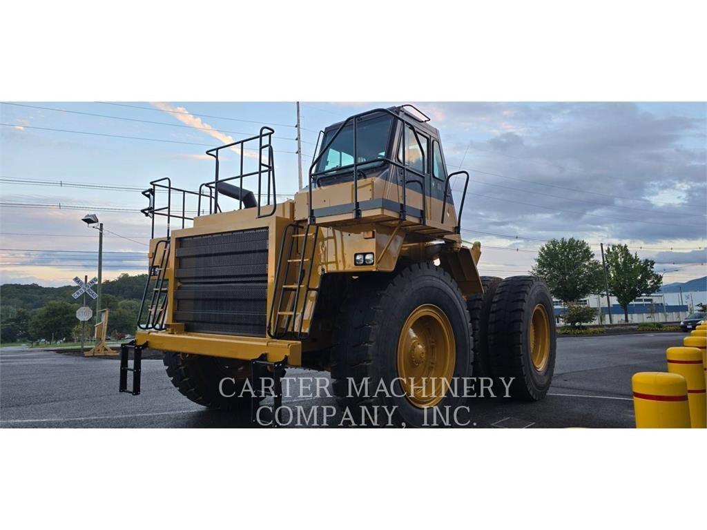 CAT 777 D アーティキュレート式ダンプトラック