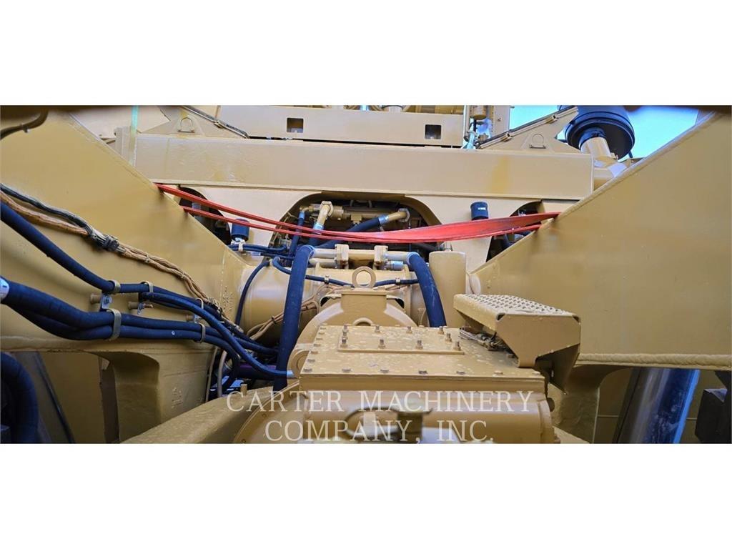 CAT 777 D アーティキュレート式ダンプトラック
