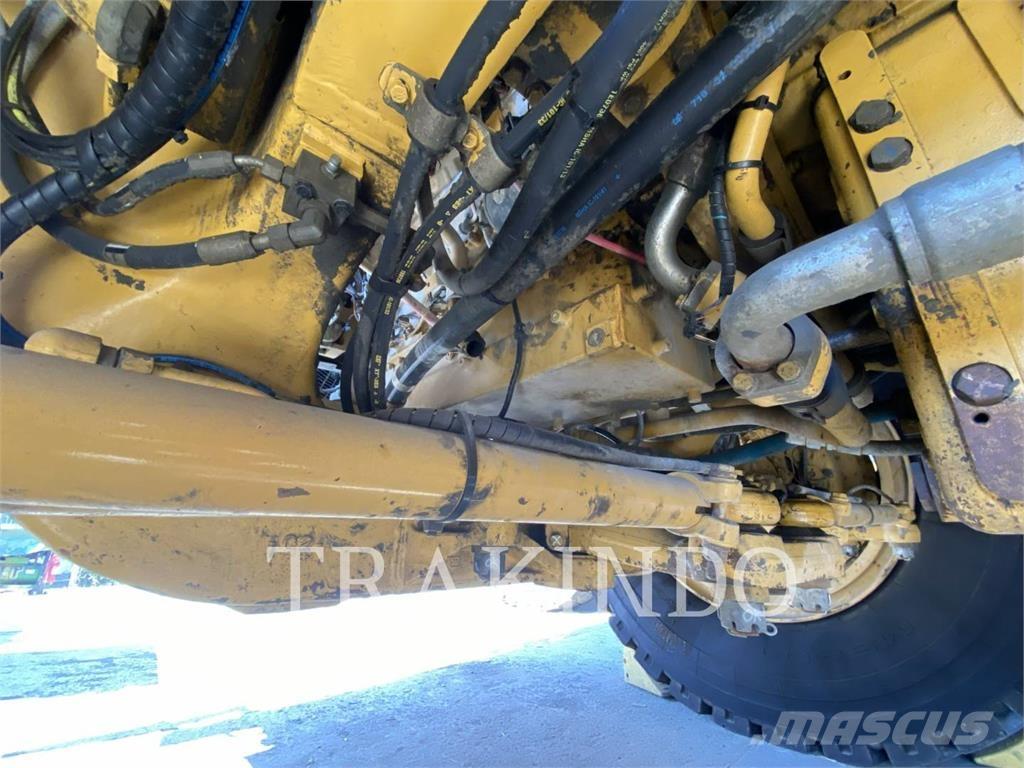 CAT 777E アーティキュレート式ダンプトラック